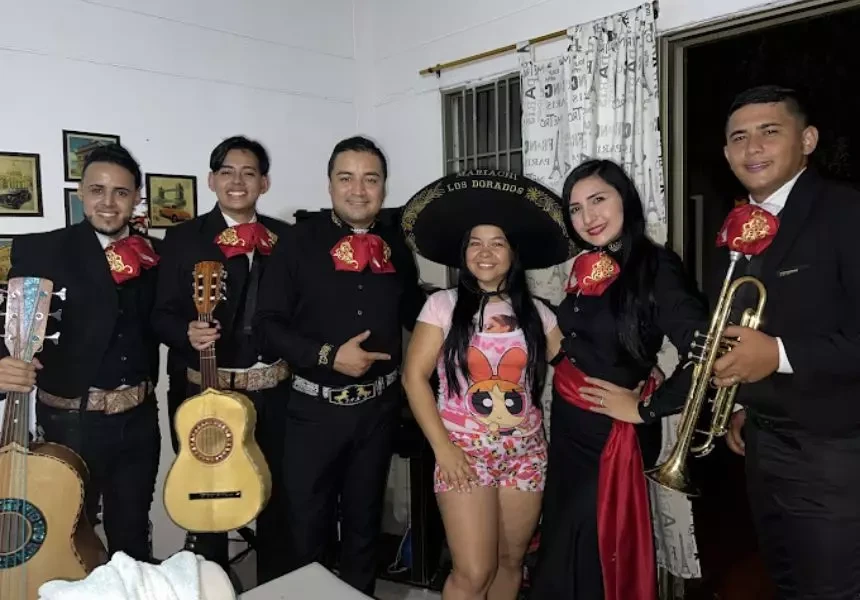 Mariachi Los Dorados de Crisja